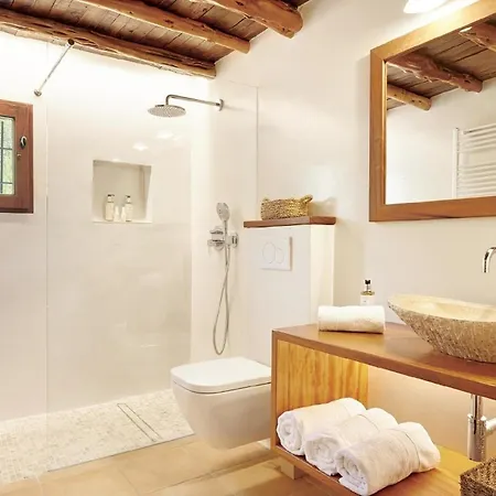 Mit Privatpool Fuer 9 Personen Ca 350 Qm In Santa Eularia Des Riu, Ibiza Suedkueste Von Ibiza