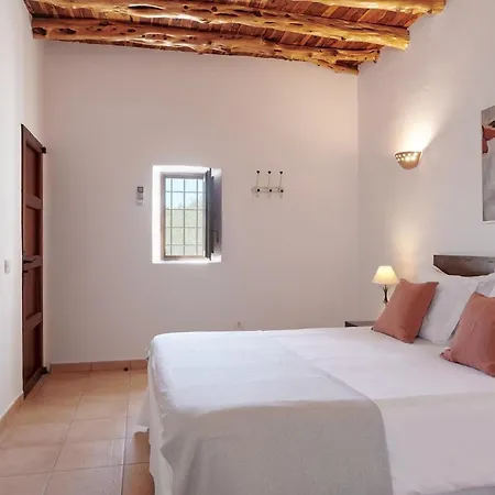 Mit Privatpool Fuer 9 Personen Ca 350 Qm In Santa Eularia Des Riu, Ibiza Suedkueste Von Ibiza